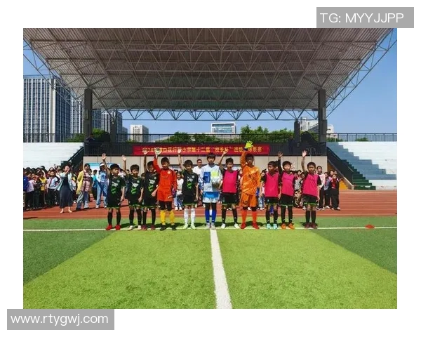 单眼皮球星的传奇之路 从绿茵场到世界舞台的耀眼风采